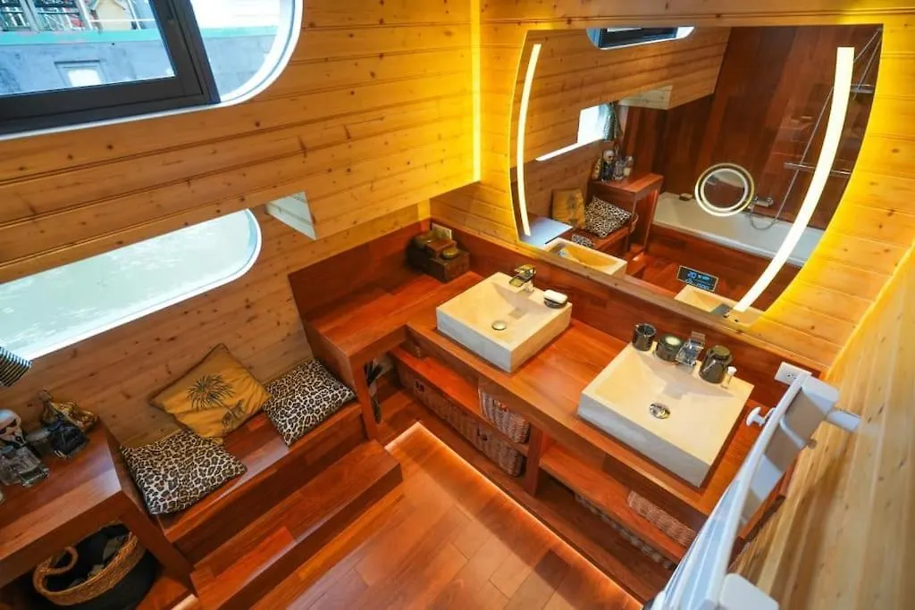Botel Riverside Barge At Issy 92130 Hotel Paris